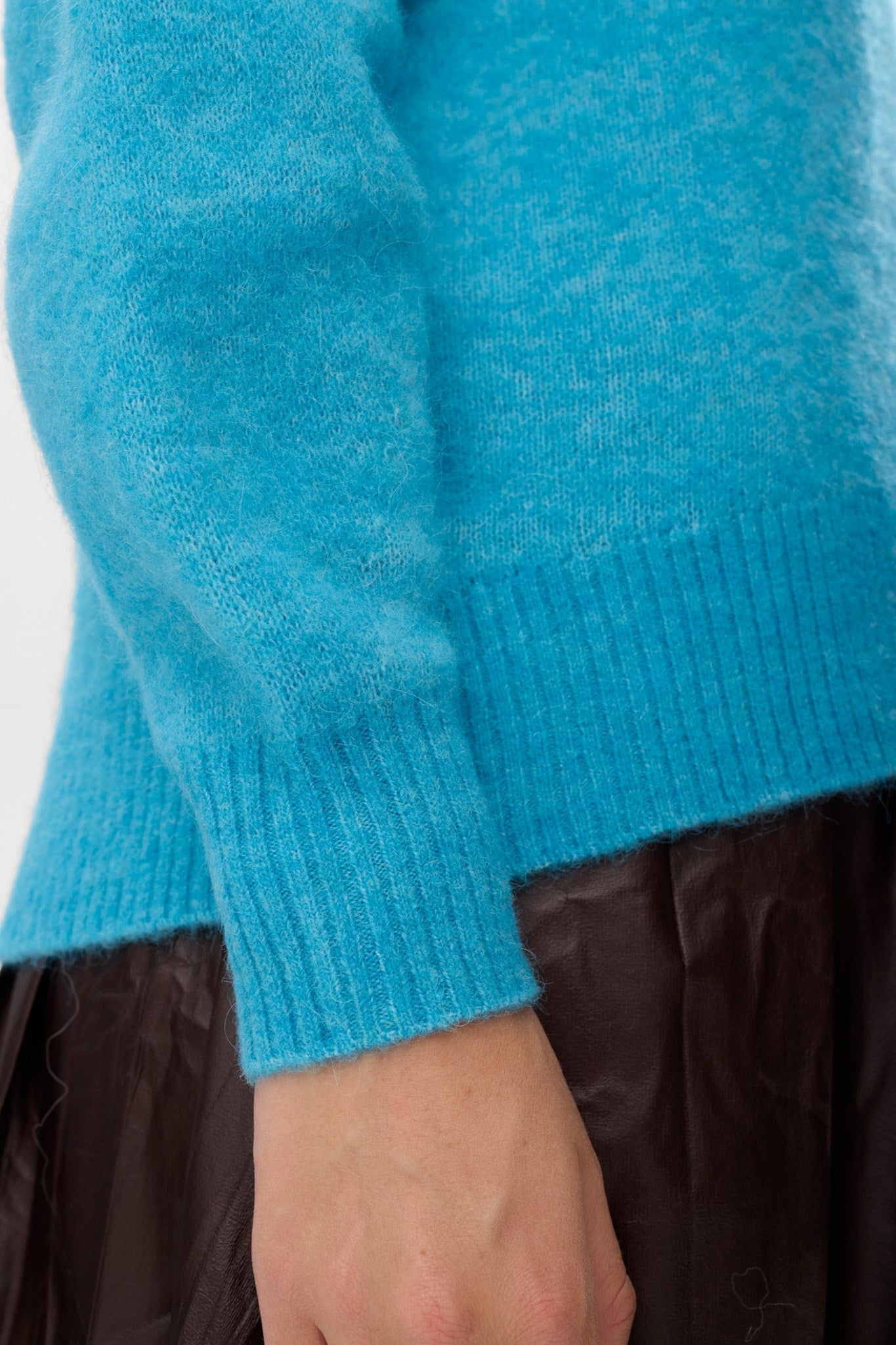 NURIETTE V-NECK PULLOVER  - Aquarius